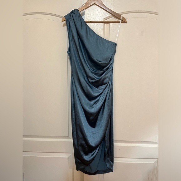Elliatt Cassini dress in blue - Picture 10 of 16